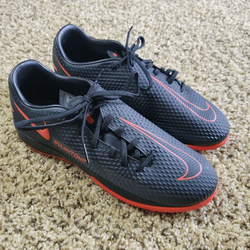 Nike Indoor Shoes Size 7 Black